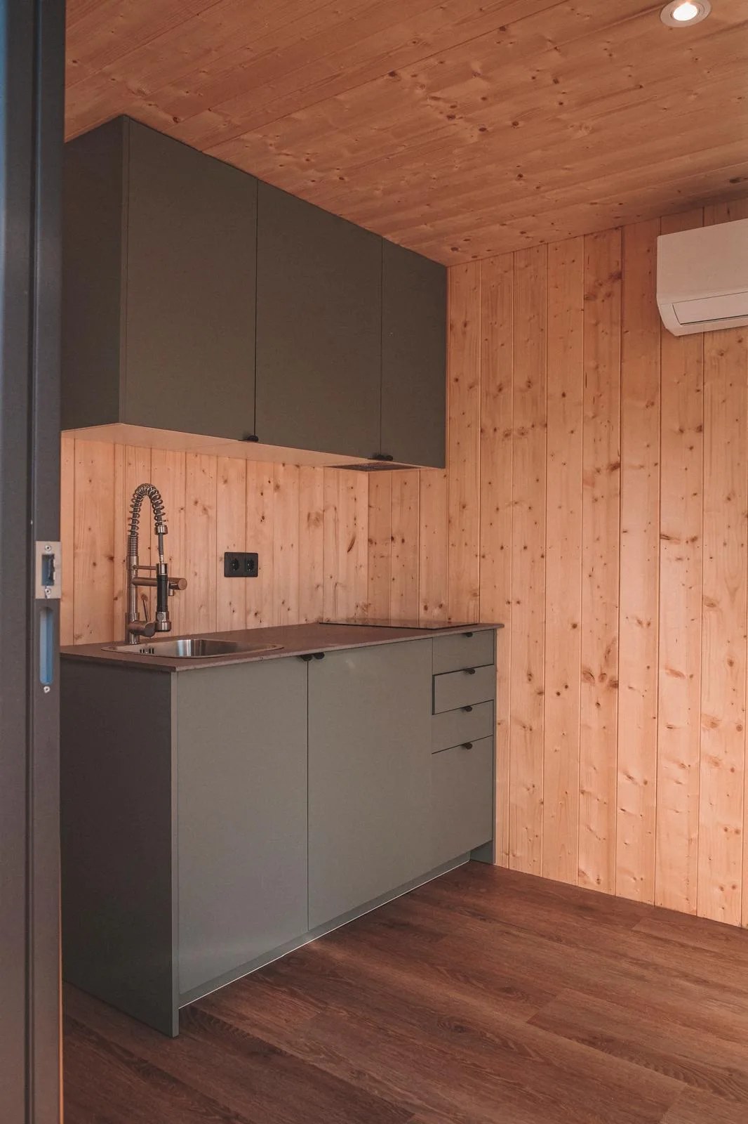 Cocina — vista desde la puerta de entrada